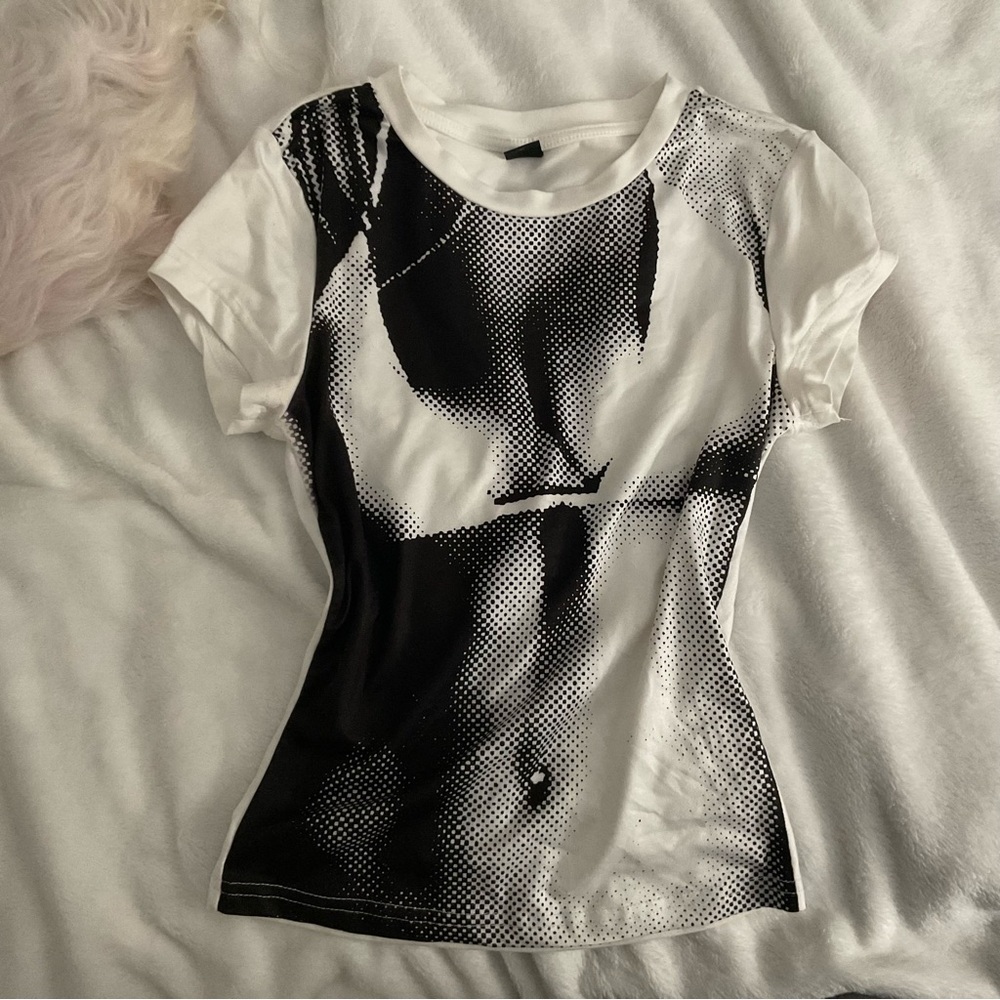 Black and White Graphic Women's Top